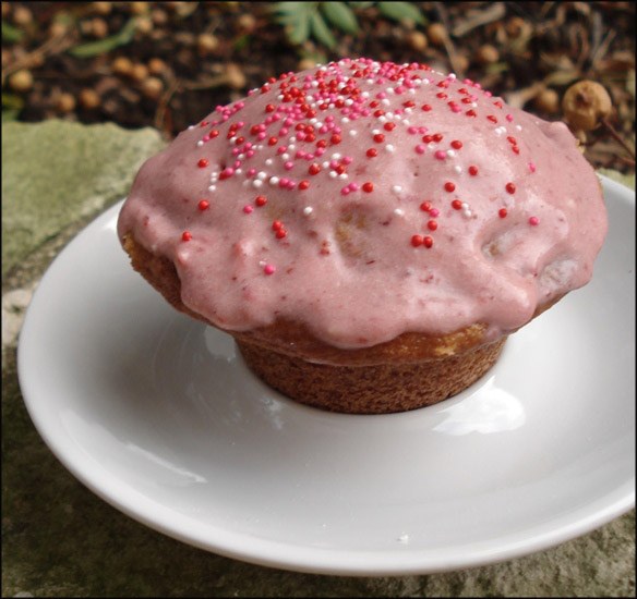 strawberry citrus cupcakes with white chocolate frosting